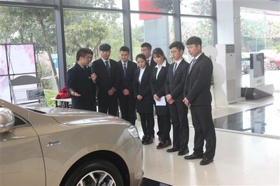 我院成功舉辦“渝鑫吉利杯”汽車營銷大賽，學生實戰(zhàn)演練汽車銷售技能